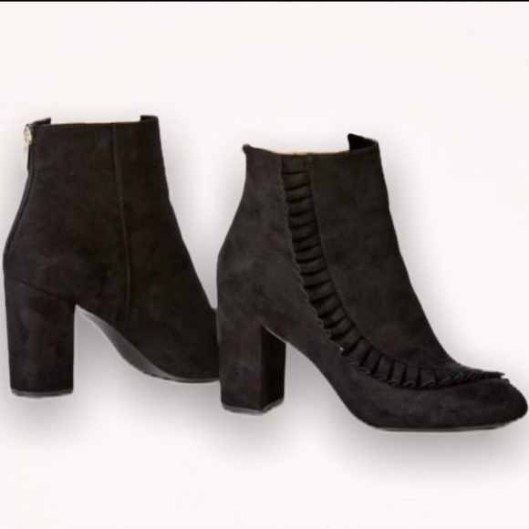Booties Stacie, Black-Size 8.5-Faux suede ruffle boots. - Picture 2 of 9